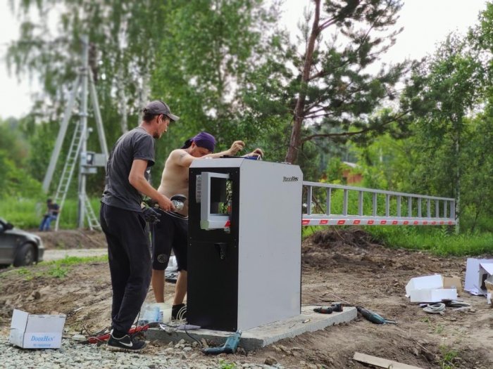 Шлагбаум и камеры наружного наблюдения